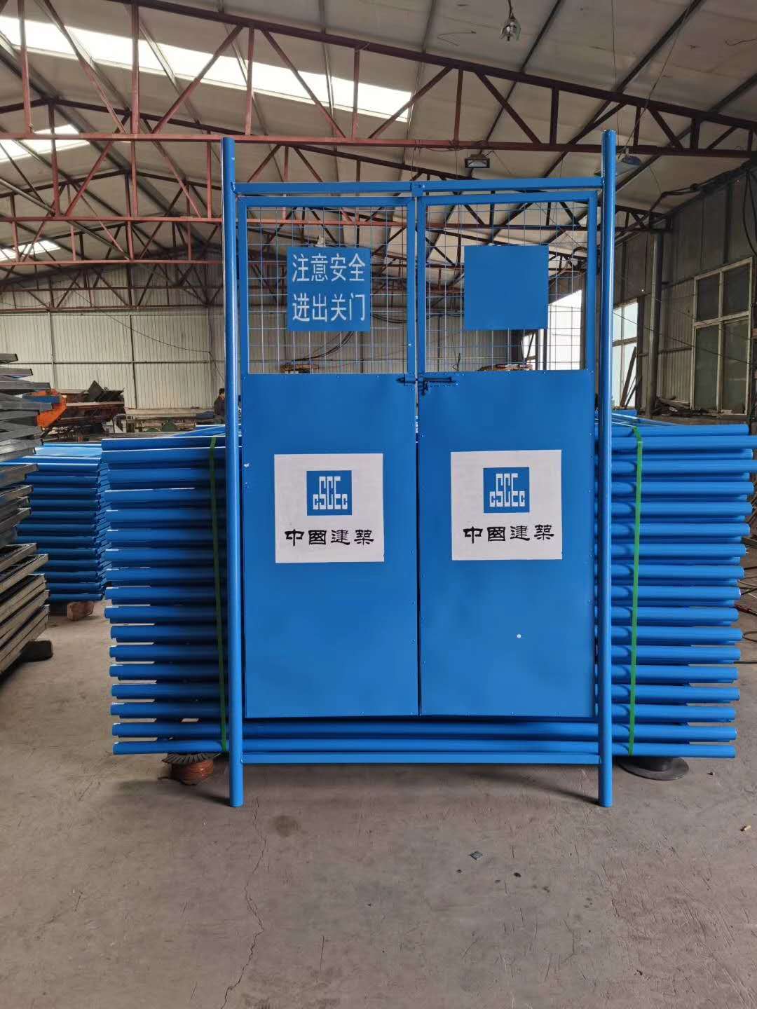 施工電梯門(mén).jpg 施工電梯門(mén).jpg